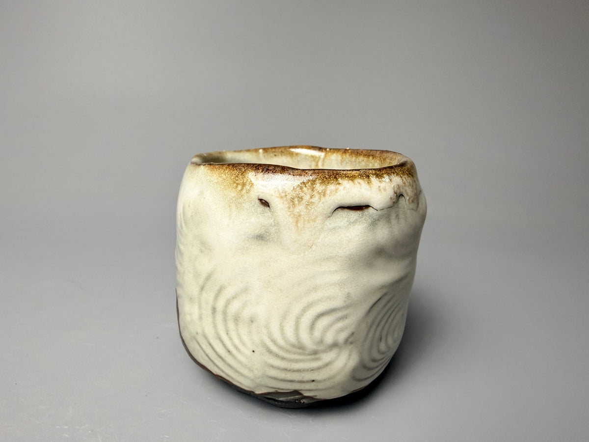 A set of 4 sake/teacups