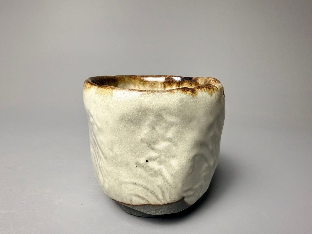 A set of 4 sake/teacups