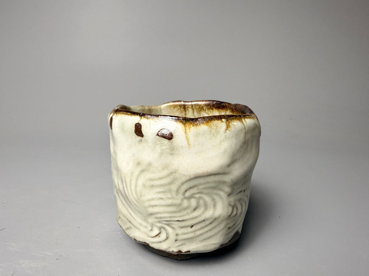 A set of 4 sake/teacups
