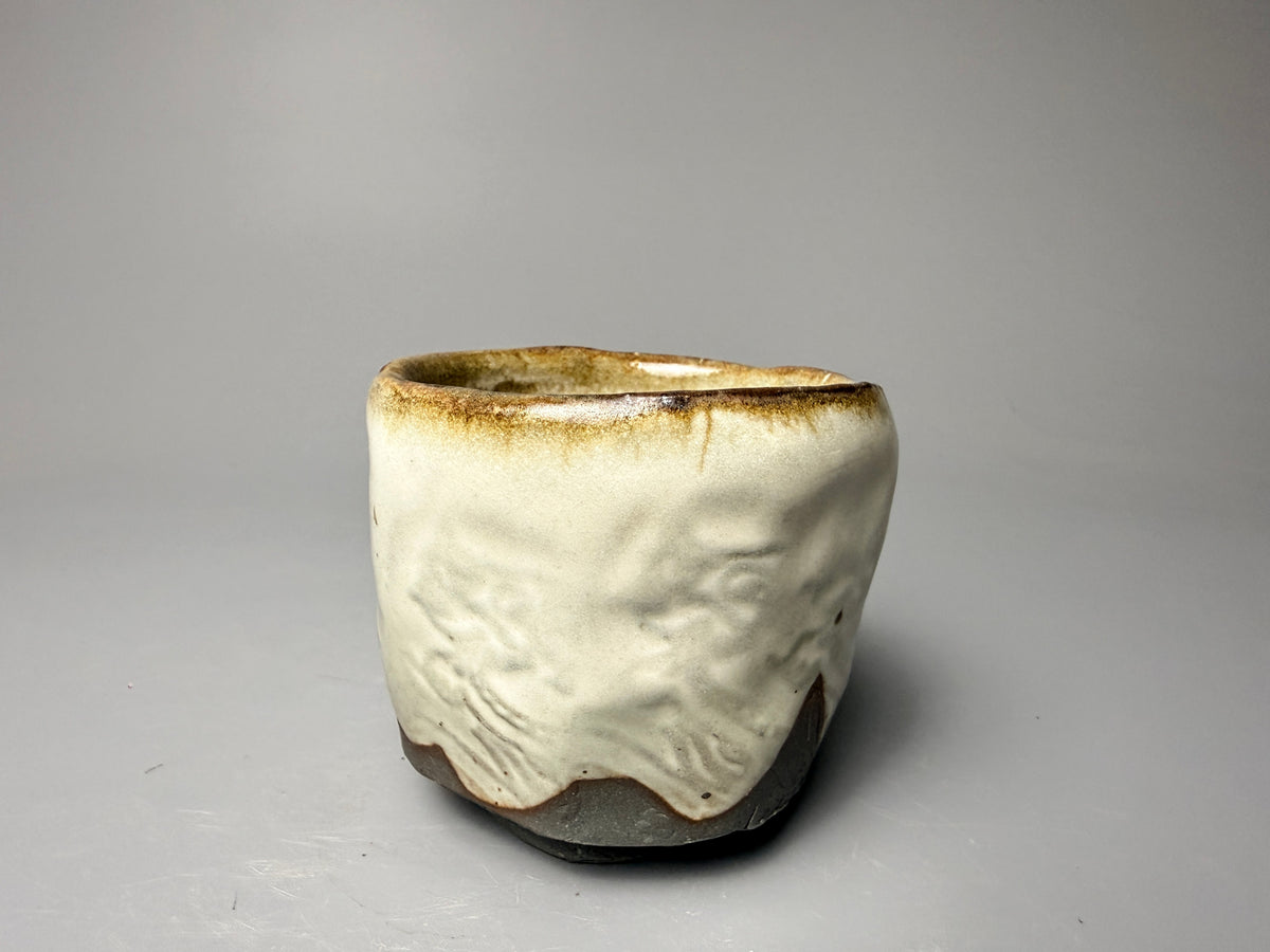 A set of 4 sake/teacups